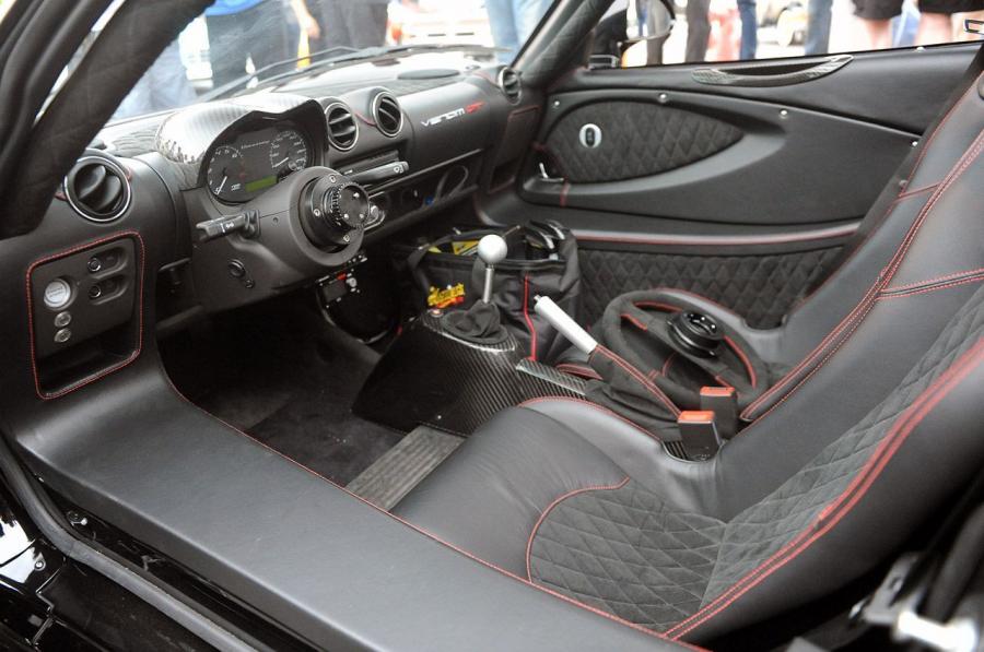 Интерьер Hennessey Venom GT Spyder 2012 года  (фото 15 из 29)
